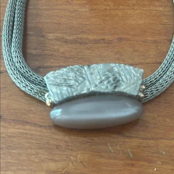 Elegant Silver Necklace with Pink Stone - Picture 2 of 3